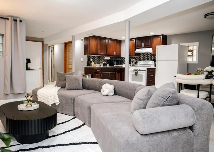 2br Traveler's Favorite • Modern And Clean Chicago