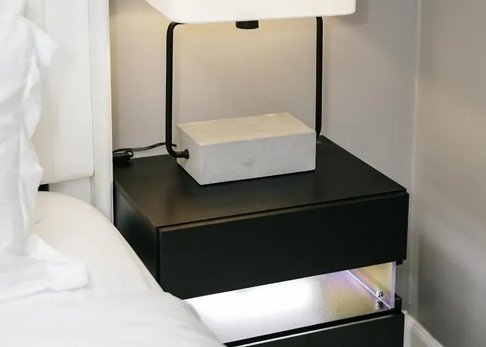2br Traveler's Favorite • Modern And Clean Apartment Chicago