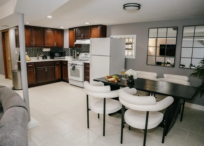 2br Traveler's Favorite • Modern And Clean Apartment Chicago